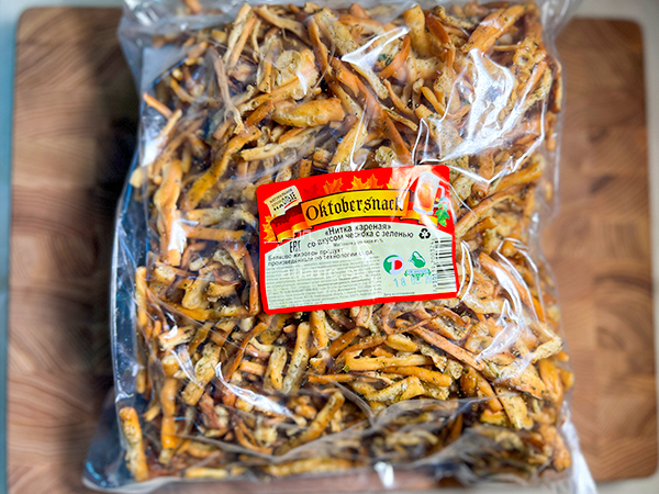 Нитка ЖАРЕНАЯ "Чеснок с зеленью" Oktobersnack 1 кг (сырный продукт) в Калининграде