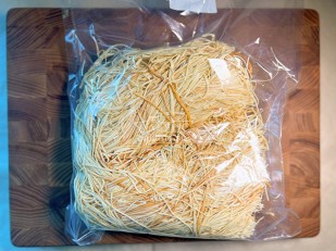 Фрайчизы со вкусом острый томат (100 гр.): Сырный продукт ФЕРМЕРСКИЙ паутинка копченый