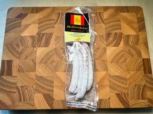 Ухо целое с чесноком (150 гр.): Колбаски сыровяленые Mini Fuet 