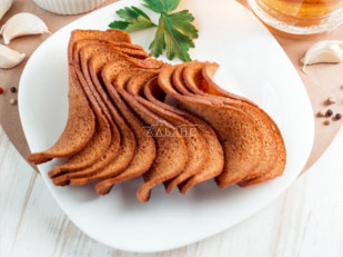 Вяленое мясо: Ресторанные гренки с сметаной и зеленью